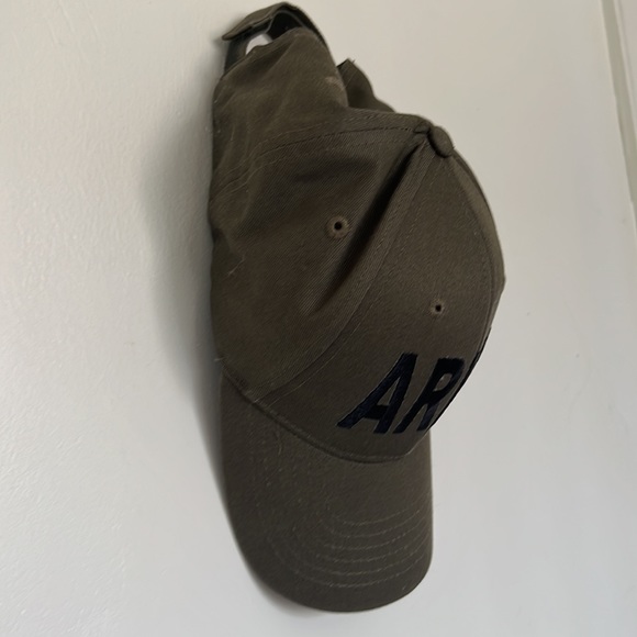 peaked cap - Picture 3 of 5